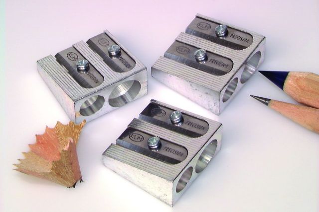 KUM METAL SHARPENER 2-HOLE